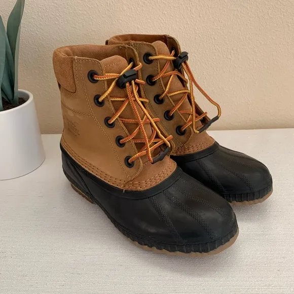 SOREL Tan Leather Black waterproof Boots Size Kids’ 4