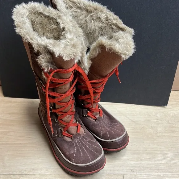 Sorel Tivoli High II boots in tabacco SIZE 7 US