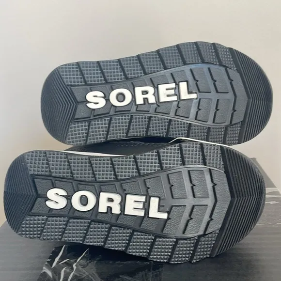 Sorel Whitney II strap Boots. New