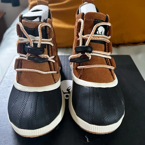 Sorel youth out n about waterproof Kids Boots size 1