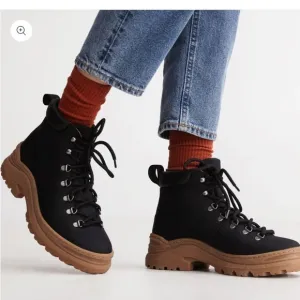 Thesus Outdoors Weekend Boot Black sz 43 NWOT hiking madewell Alice &amp; whittles
