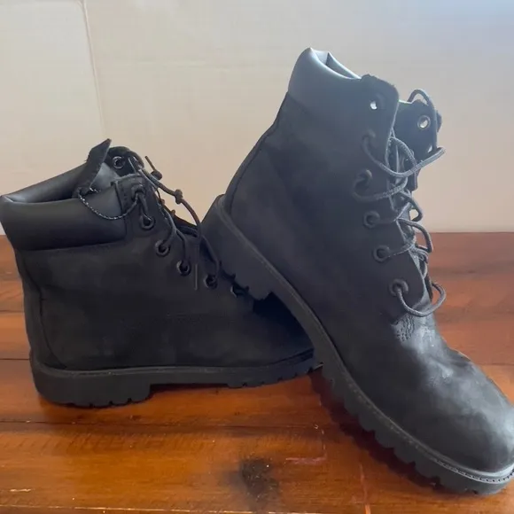 Timberland Big Kids 7  6” Premium Waterproof Casual Boots Black Woman’s size  9