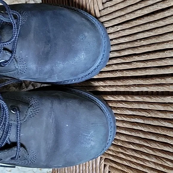 Timberland classic 6in hiking boots, black, size 2 youth boys