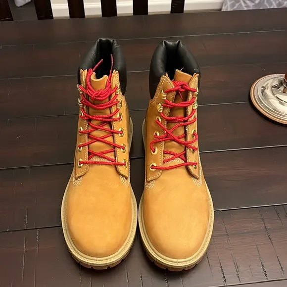 Timberland Heritage 6” Boots Waterproof Wheat Nubuck new Women’s Size 6
