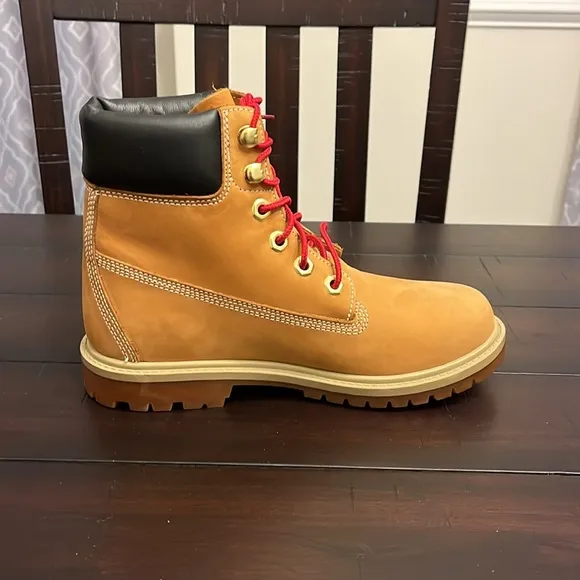 Timberland Heritage 6” Boots Waterproof Wheat Nubuck new Women’s Size 6