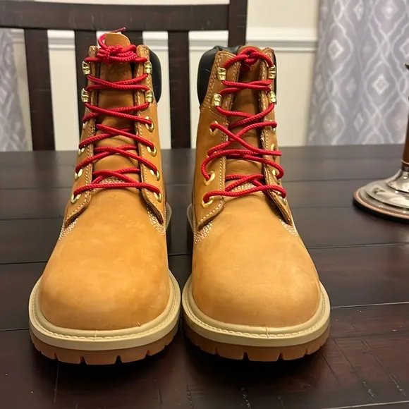 Timberland Heritage 6” Boots Waterproof Wheat Nubuck new Women’s Size 6