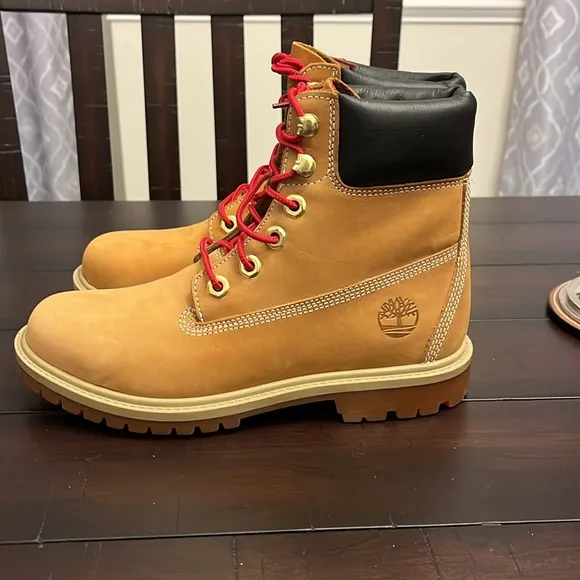 Timberland Heritage 6” Boots Waterproof Wheat Nubuck new Women’s Size 6