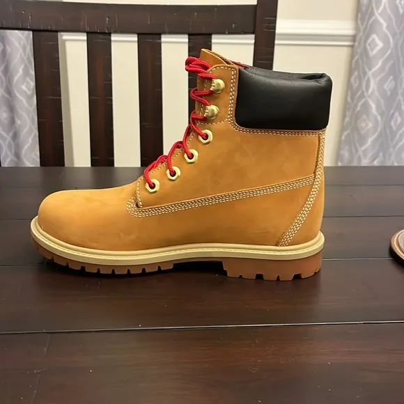 Timberland Heritage 6” Boots Waterproof Wheat Nubuck new Women’s Size 6