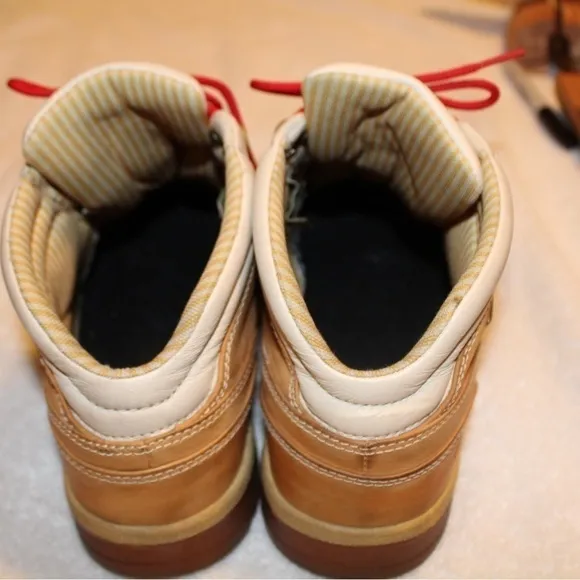Timberland Hiking Boots size 8. Very good condition.  Worn 3 times.‌‌‌‌‌‌‌‌‌