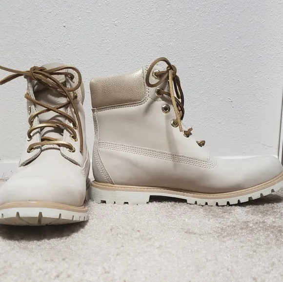 Timberland Womens 6&quot; Limited Edition A18L5 Beige/Gold boots