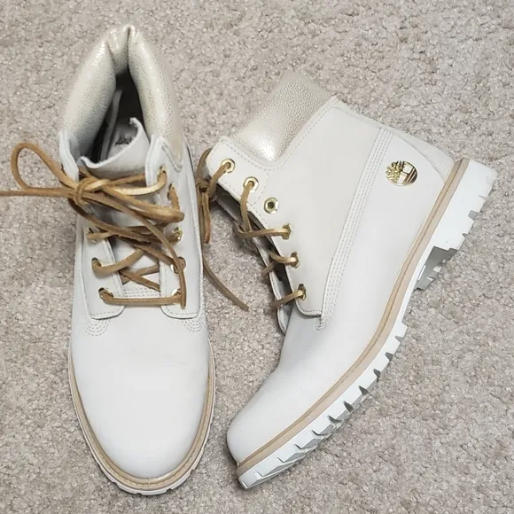 Timberland Womens 6&quot; Limited Edition A18L5 Beige/Gold boots