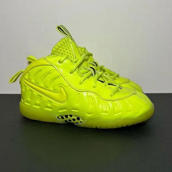 Toddlers NIKE Little Posite One Volt Sneakers / Size 9C