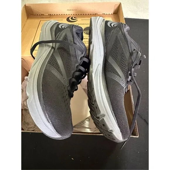 Topo Athletic Magnifly 4 Black Charcoal Running Shoes Sneakers 8