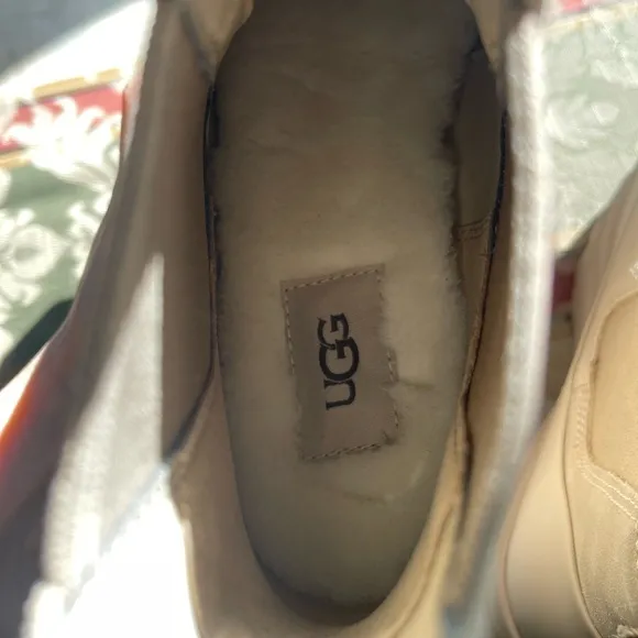 UGG Brisbane Chelsea Waterproof Suede Boots Womens Mustard Seed Beige. Size 8.5