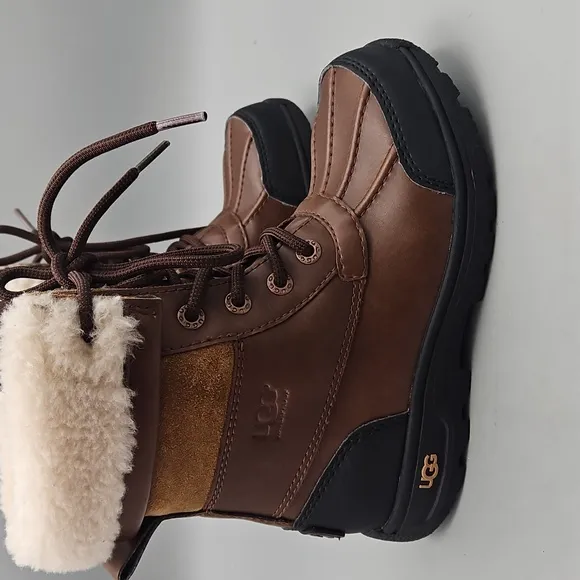 UGG Butte II CWR Kids size 1 brown lace up boots rain winter waterproof