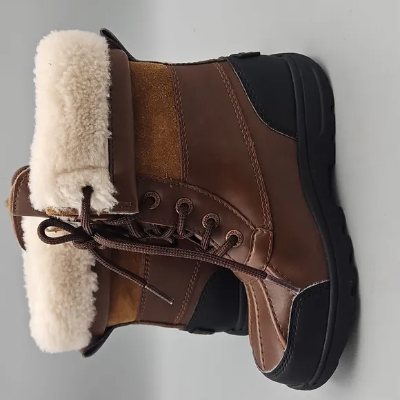 UGG Butte II CWR Kids size 1 brown lace up boots rain winter waterproof