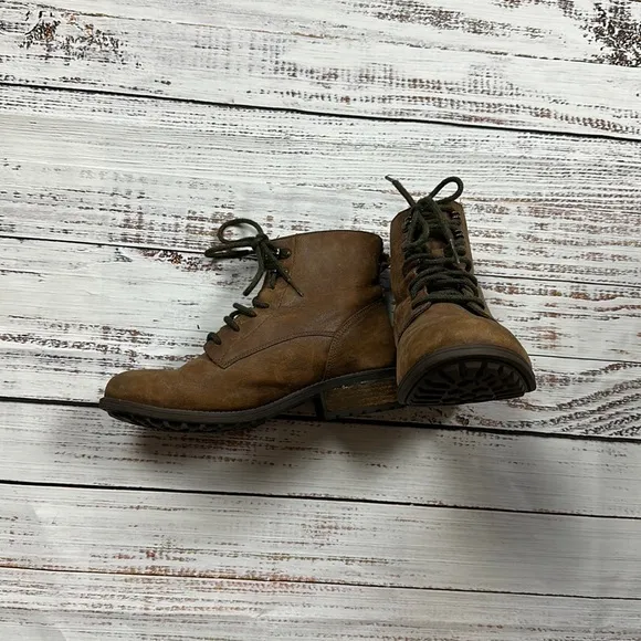 Ugg denhali hiker ankle boots size 8.5