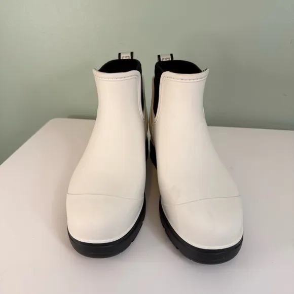 UGG Droplet Boots Womens Size 10 White Waterproof Rainboot