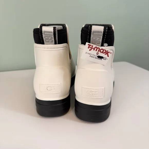 UGG Droplet Boots Womens Size 10 White Waterproof Rainboot