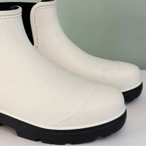 UGG Droplet Boots Womens Size 10 White Waterproof Rainboot