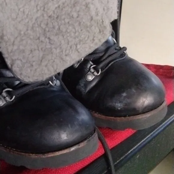 UGG WATERPROOF LEATHER BOOTS