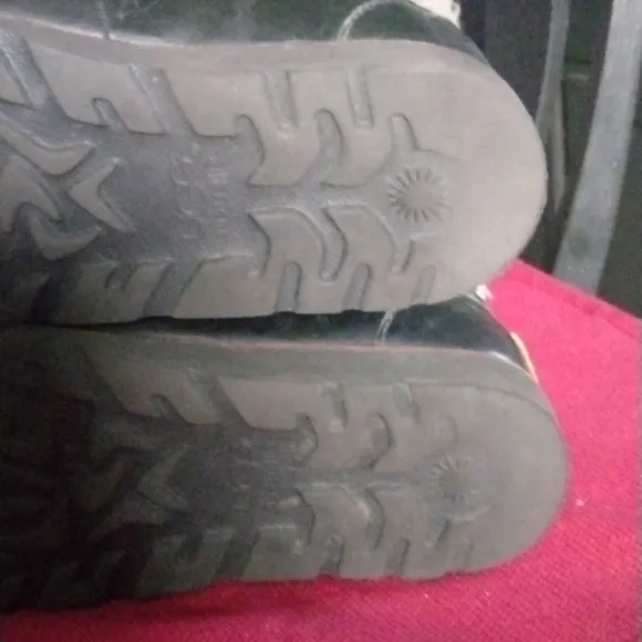 UGG WATERPROOF LEATHER BOOTS