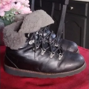 UGG WATERPROOF LEATHER BOOTS
