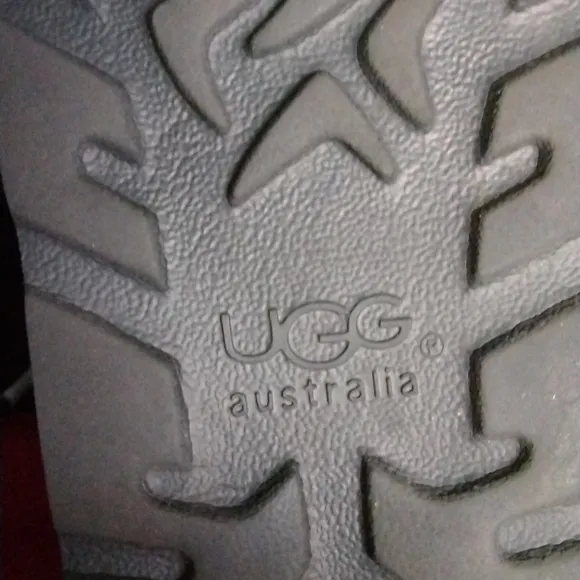 UGG WATERPROOF LEATHER BOOTS