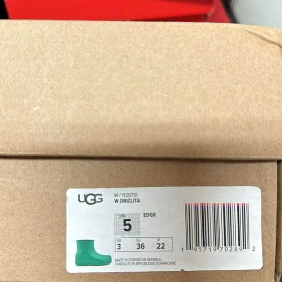 ⭐️💚💚UGG WATERPROOF BOOTS💚💚