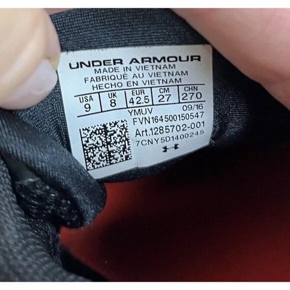 Under Armour UA CHARGED LEGEND TR STRIPE Sneakers Men 9 Eu 42.5 shoes