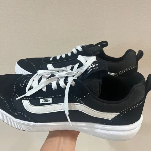 Vans Range Exp Black And White Excellent size 12