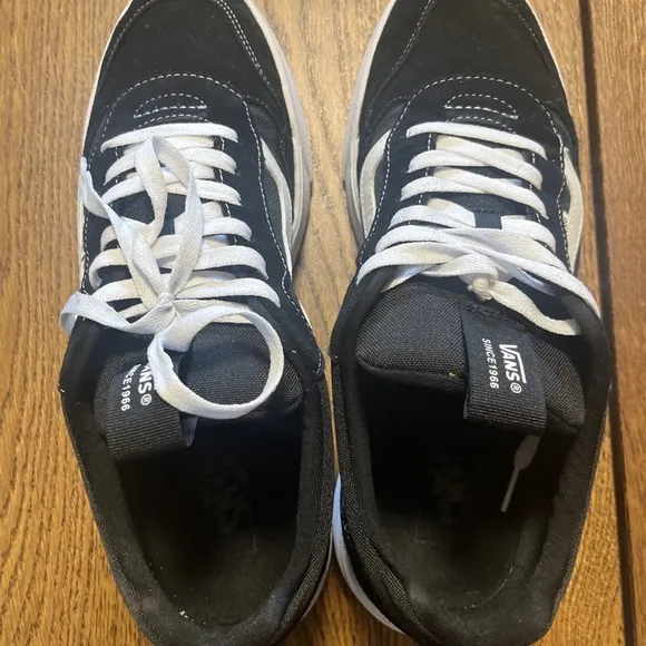 Vans Range Exp Black And White Excellent size 12
