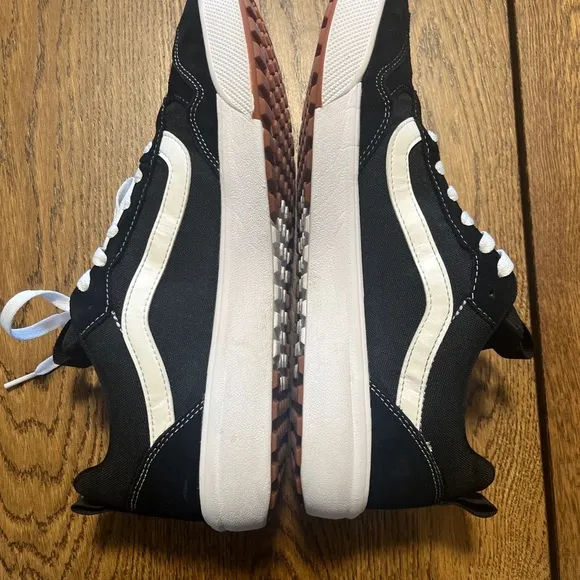 Vans Range Exp Black And White Excellent size 12