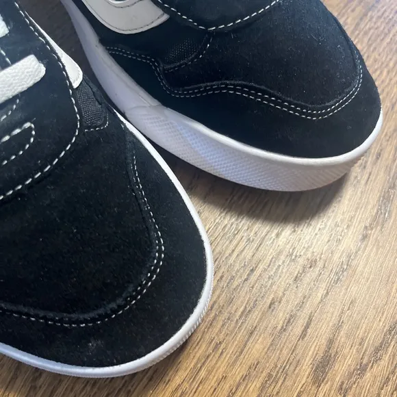 Vans Range Exp Black And White Excellent size 12