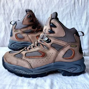 Vasque Breeze 7466 Men's Gore-Tex Leather Hiking Boots Brown Size 9 M