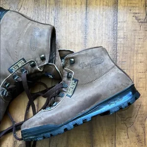 Vasque Gore-Tex dark brown hiking boots men’s size 4 women’s size 6
