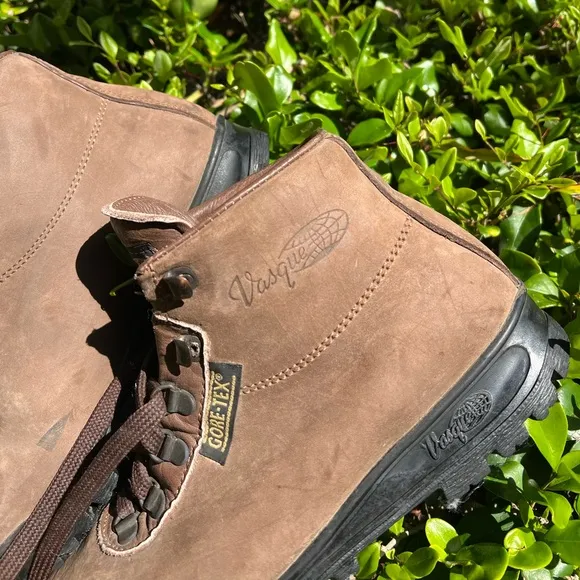 Vasque Gore-Tex dark brown hiking boots men’s size 4 women’s size 6