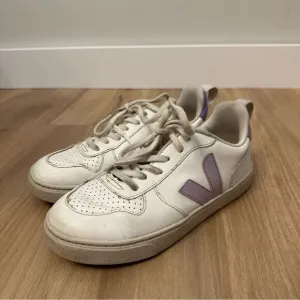Veja Sneakers Tennis Shoes
