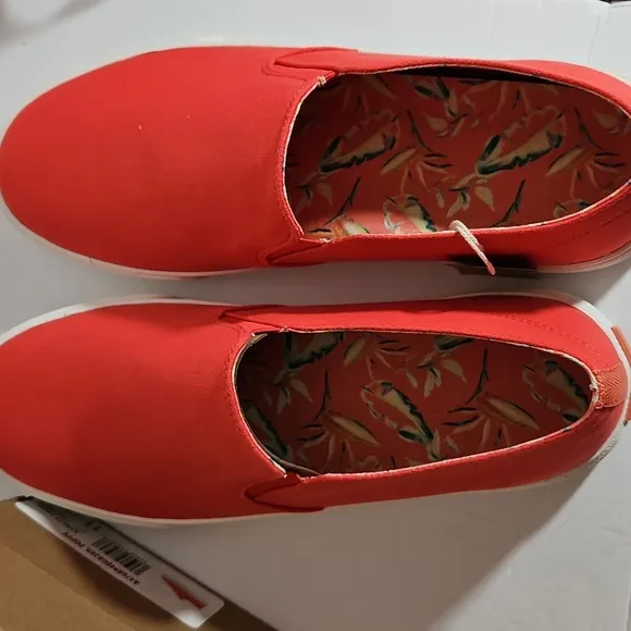 Vionic Beach Slip On Sneakers Tennis Shoes, Poppy NIB 11