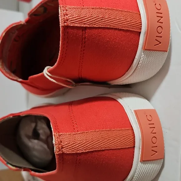 Vionic Beach Slip On Sneakers Tennis Shoes, Poppy NIB 11