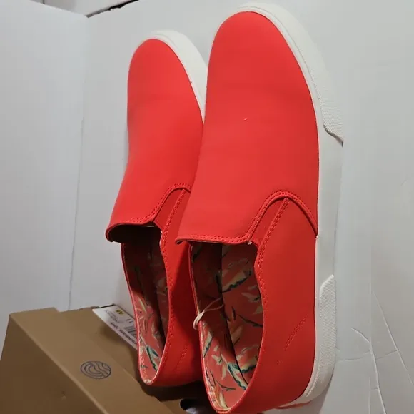 Vionic Beach Slip On Sneakers Tennis Shoes, Poppy NIB 11