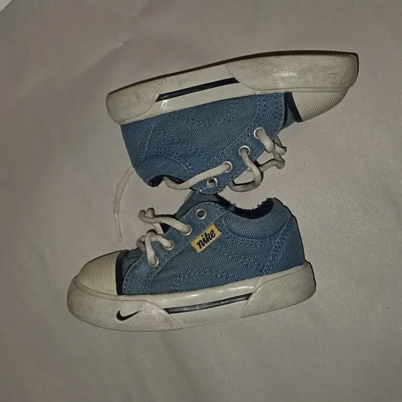 VTG 90s Nike Blue Denim Style sneakers