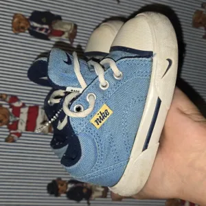 VTG 90s Nike Blue Denim Style sneakers