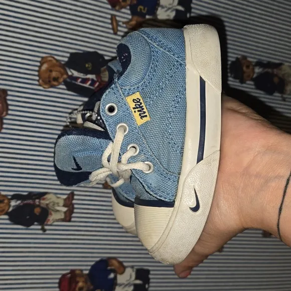 VTG 90s Nike Blue Denim Style sneakers