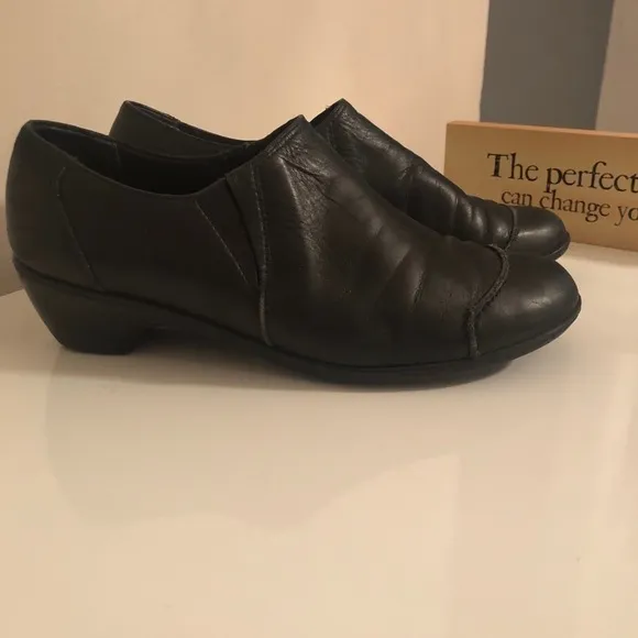 WALKING Cradles leather Black Round Toe Shoes