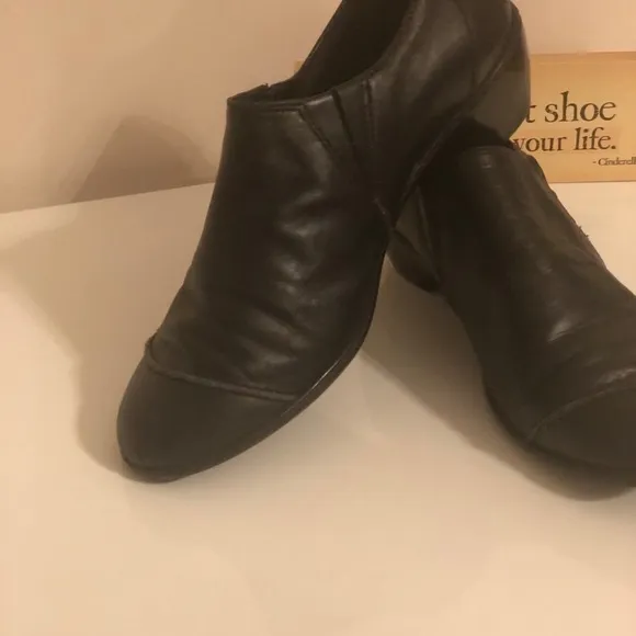 WALKING Cradles leather Black Round Toe Shoes