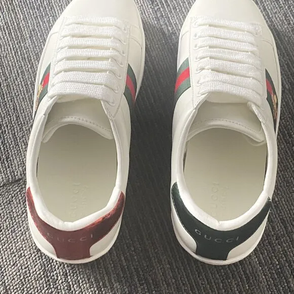 Women's white sneakers shoes of Gucci
