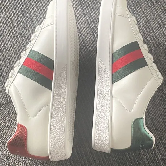 Women's white sneakers shoes of Gucci