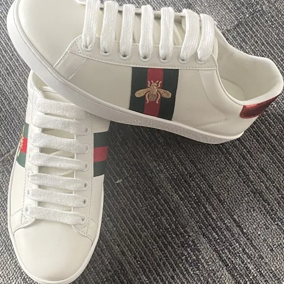 Women's white sneakers shoes of Gucci